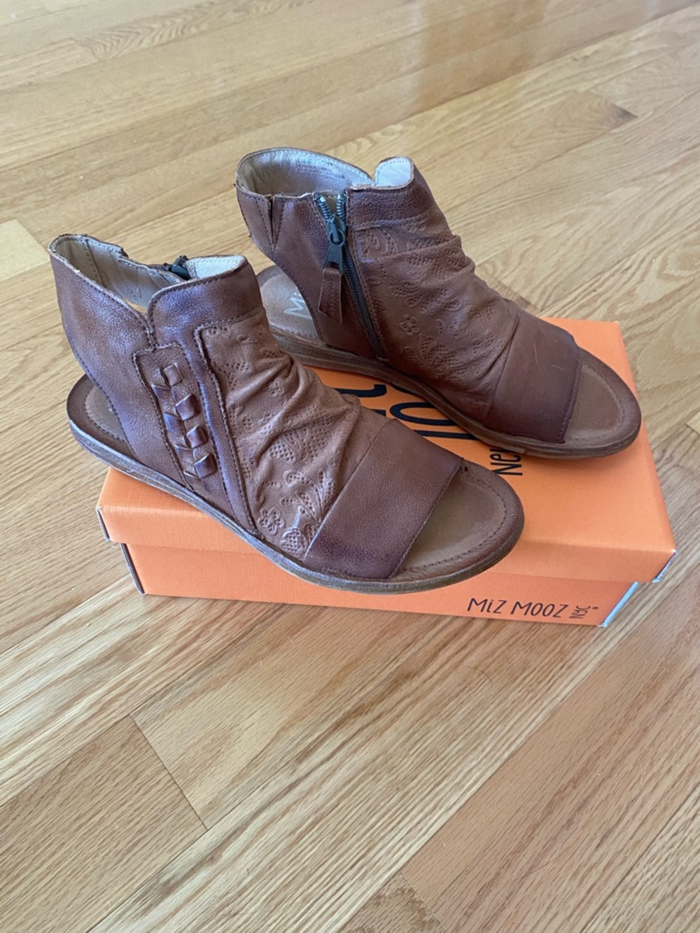 Miz Mooz Rustic Brown Open-Toe Leather Sandals in Brandy NWT!